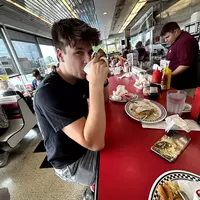 Looking for a roommate in Central STL, West STL, South STL - Saint Louis