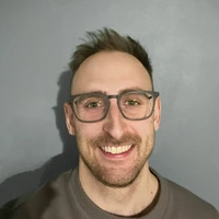 Looking for a roommate in East Van, West Van - Vancouver