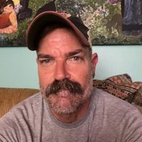 Looking for a roommate in Far North Side - Chicago