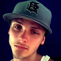 Looking for a roommate in Macomb County, Oakland County - Detroit