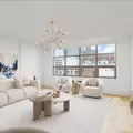 Room for rent in LIC #10