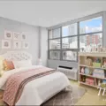 Room for rent in LIC #4