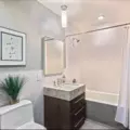 Room for rent in LIC #7