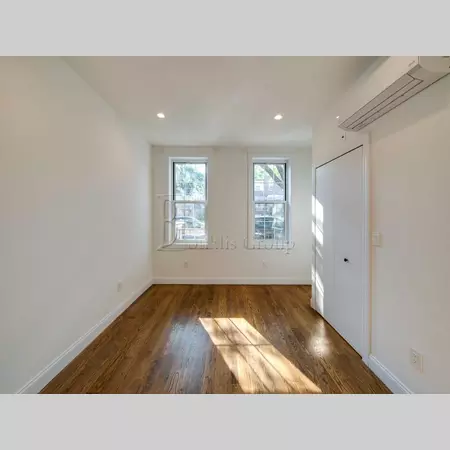 3 bedrooms apartment for rent in Astoria - Queens, New York