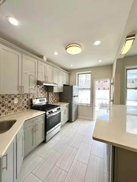 3 bedrooms apartment for rent in Astoria - Queens, New York