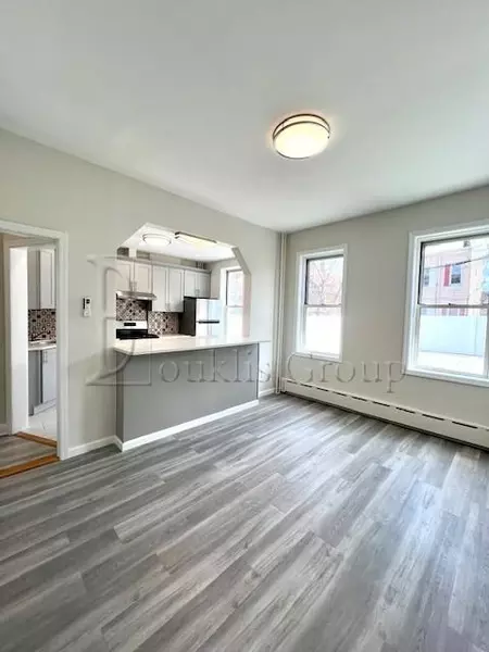 3 bedrooms apartment for rent in Astoria - Queens, New York