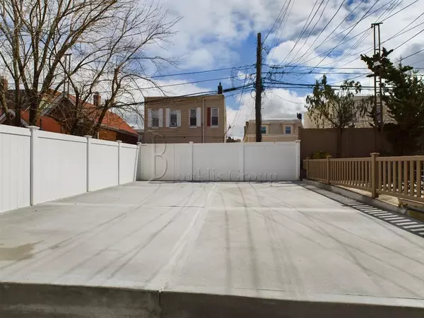 3 bedrooms apartment for rent in Astoria - Queens, New York