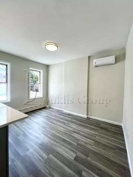 3 bedrooms apartment for rent in Astoria - Queens, New York