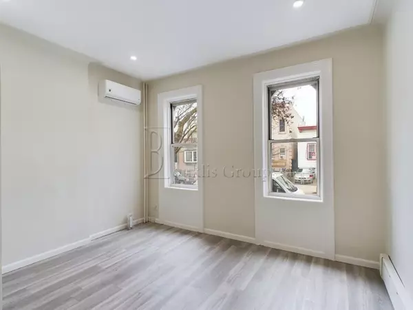3 bedrooms apartment for rent in Astoria - Queens, New York