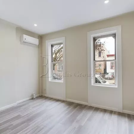 3 bedrooms apartment for rent in Astoria - Queens, New York