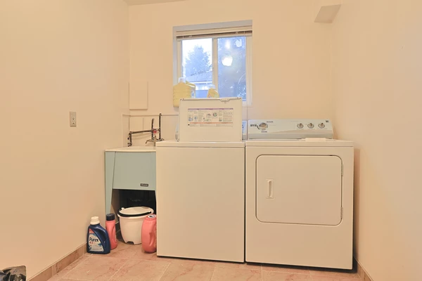 Coliving in Killarney - East Van, Vancouver