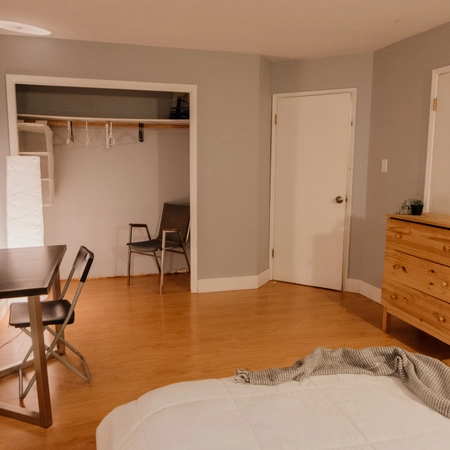 Coliving in Oakridge - West Van, Vancouver