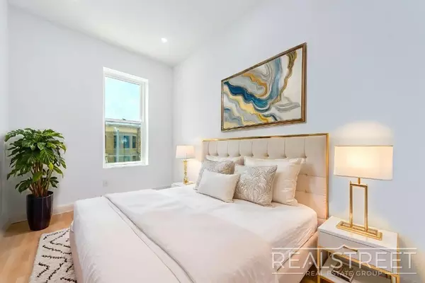 4 bedrooms apartment for rent in Ridgewood - Queens, New York