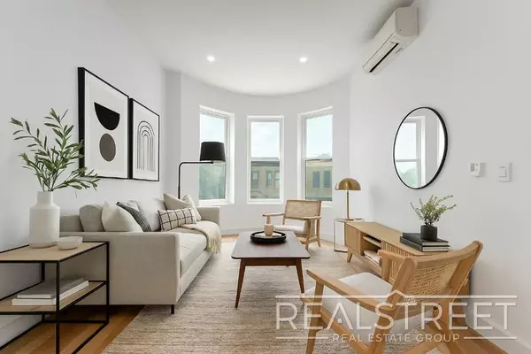 4 bedrooms apartment for rent in Ridgewood - Queens, New York