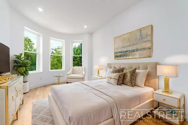 4 bedrooms apartment for rent in Ridgewood - Queens, New York