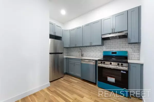 4 bedrooms apartment for rent in Ridgewood - Queens, New York