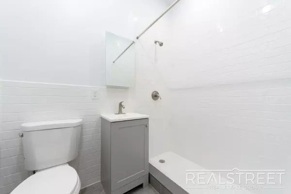 4 bedrooms apartment for rent in Ridgewood - Queens, New York