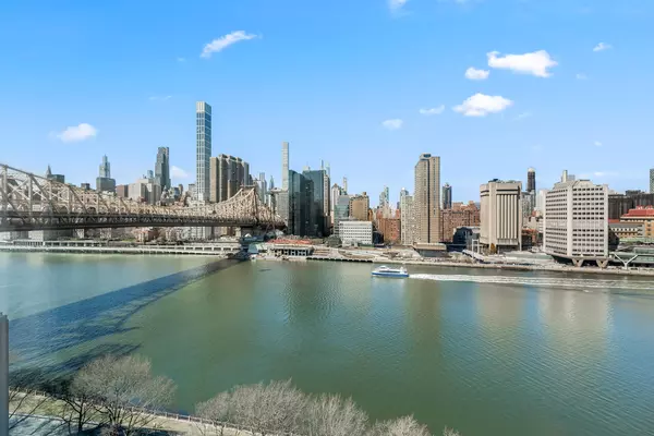 3 bedrooms apartment for rent in Roosevelt Island - Manhattan, New York