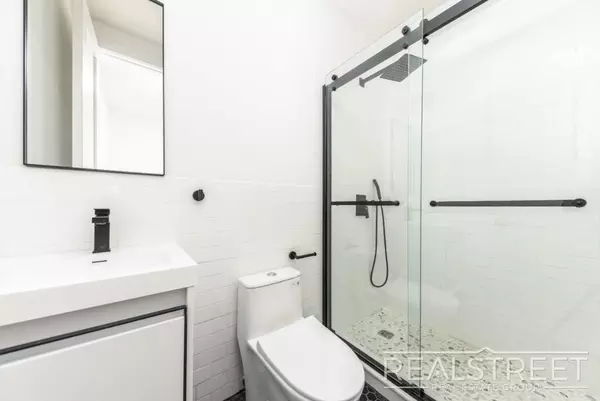 2 bedrooms apartment for rent in Ridgewood - Queens, New York