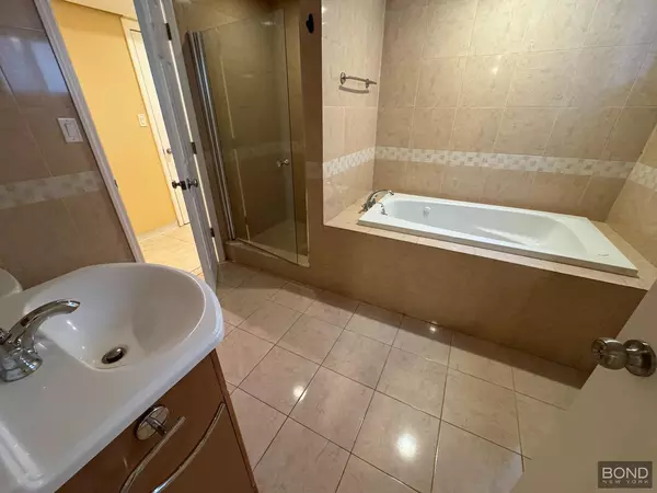 2 bedrooms apartment for rent in Rego Park - Queens, New York
