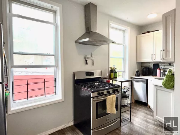 3 bedrooms apartment for rent in Astoria - Queens, New York