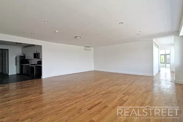 3 bedrooms apartment for rent in Elmhurst - Queens, New York