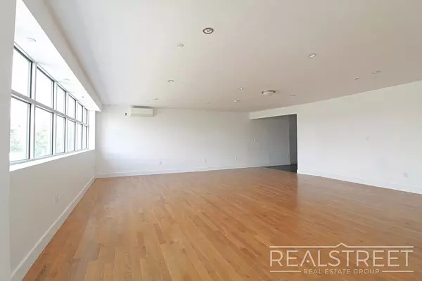 3 bedrooms apartment for rent in Elmhurst - Queens, New York