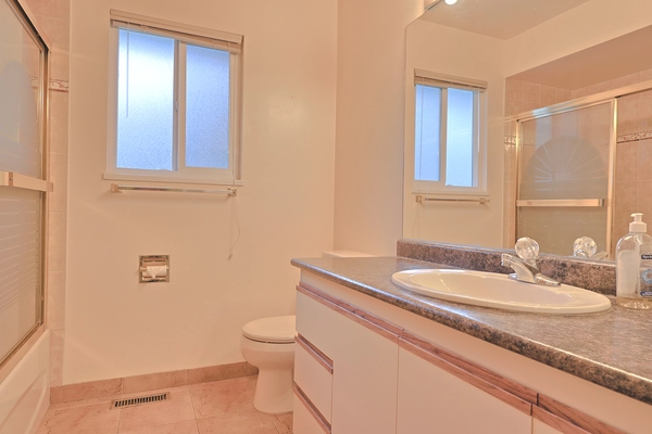 Coliving in Killarney - East Van, Vancouver