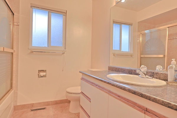 Coliving in Killarney - East Van, Vancouver