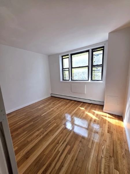 3 bedrooms apartment for rent in Corona - Queens, New York