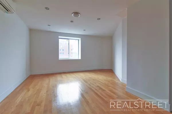 1 bedroom apartment for rent in Elmhurst - Queens, New York