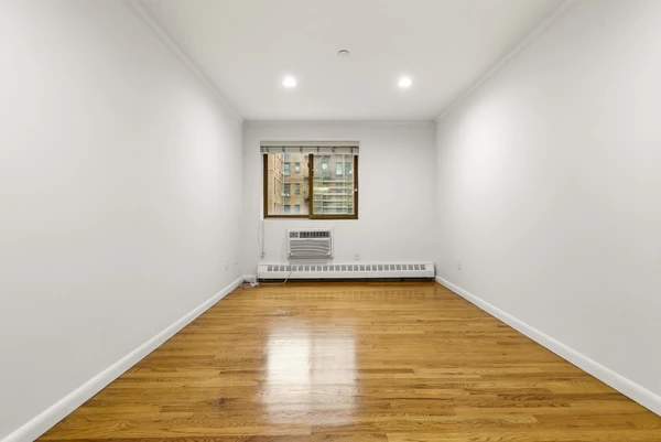 2 bedrooms apartment for rent in Kew Gardens - Queens, New York