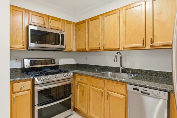 2 bedrooms apartment for rent in Kew Gardens - Queens, New York