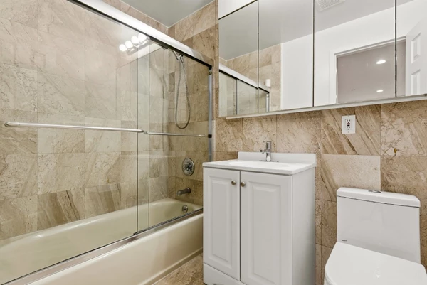 2 bedrooms apartment for rent in Kew Gardens - Queens, New York