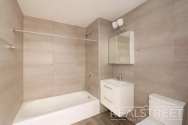 3 bedrooms apartment for rent in Elmhurst - Queens, New York