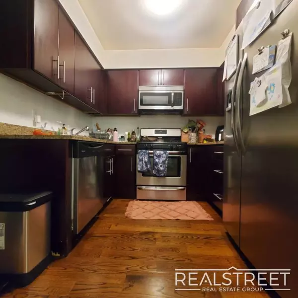 4 bedrooms apartment for rent in Woodside - Queens, New York