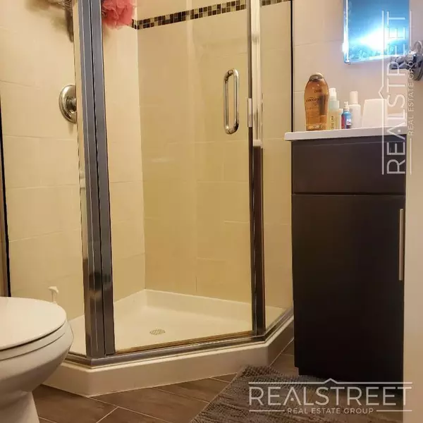4 bedrooms apartment for rent in Woodside - Queens, New York