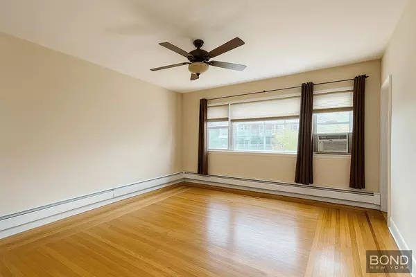 2 bedrooms apartment for rent in Middle Village - Queens, New York