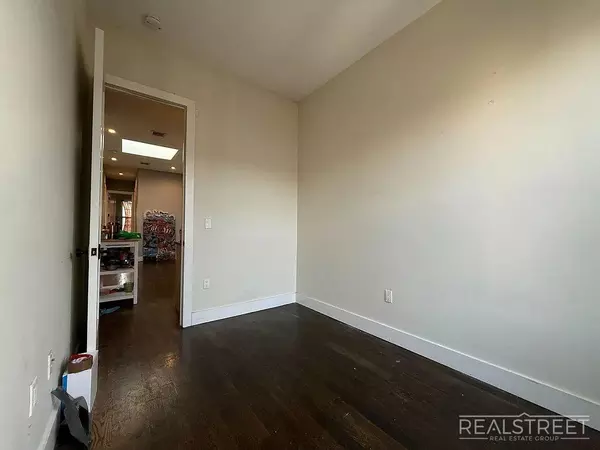 3 bedrooms apartment for rent in Ridgewood - Queens, New York