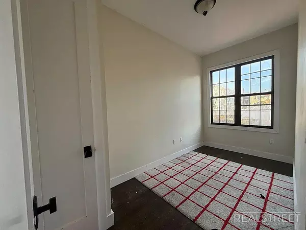 3 bedrooms apartment for rent in Ridgewood - Queens, New York