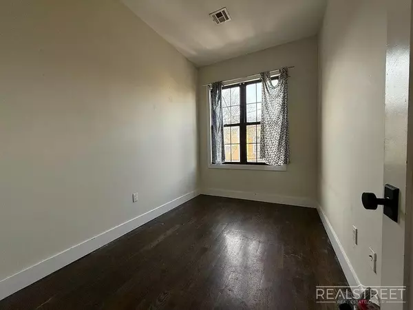 3 bedrooms apartment for rent in Ridgewood - Queens, New York
