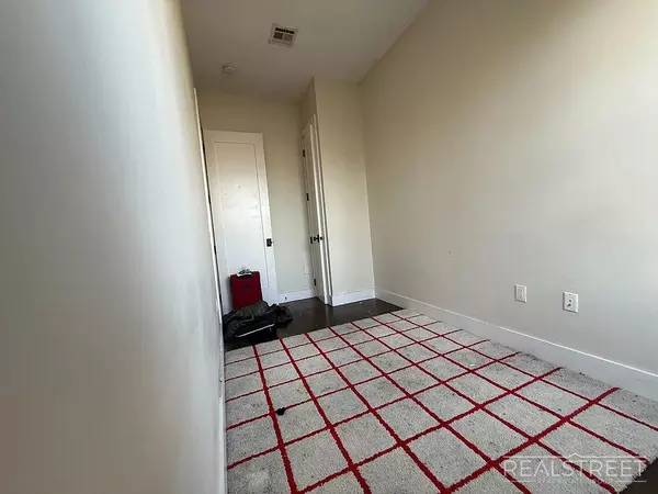 3 bedrooms apartment for rent in Ridgewood - Queens, New York