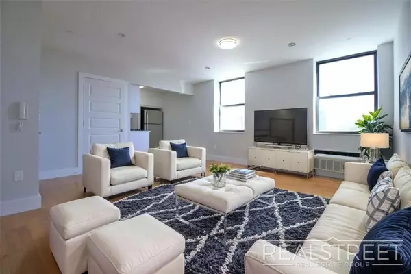 3 bedrooms apartment for rent in Elmhurst - Queens, New York