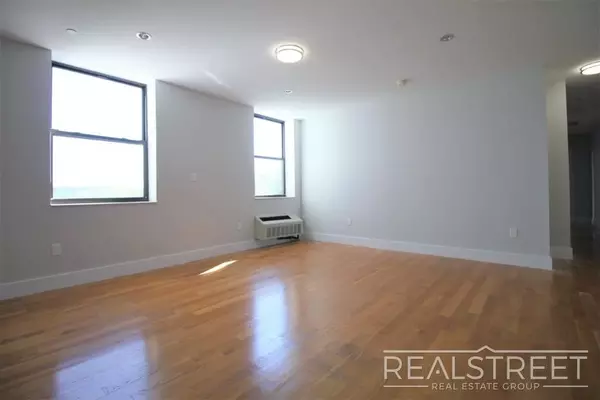 3 bedrooms apartment for rent in Elmhurst - Queens, New York
