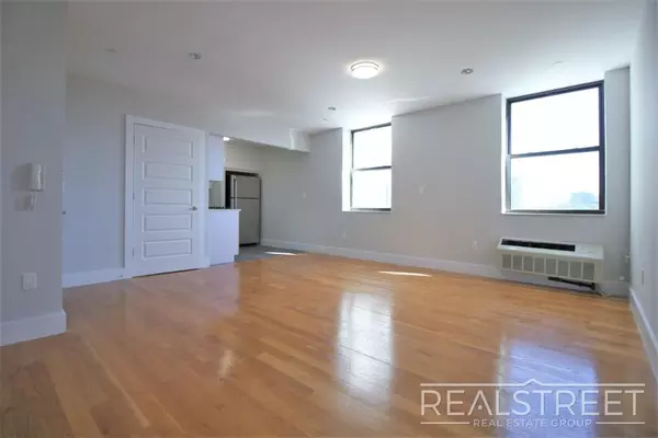 3 bedrooms apartment for rent in Elmhurst - Queens, New York