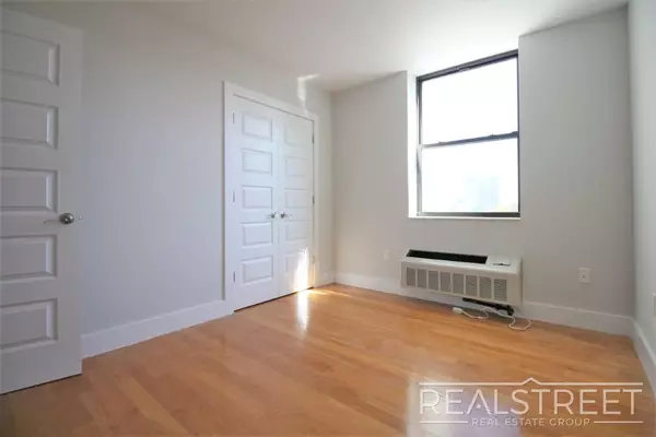 3 bedrooms apartment for rent in Elmhurst - Queens, New York