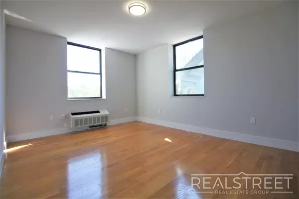 3 bedrooms apartment for rent in Elmhurst - Queens, New York