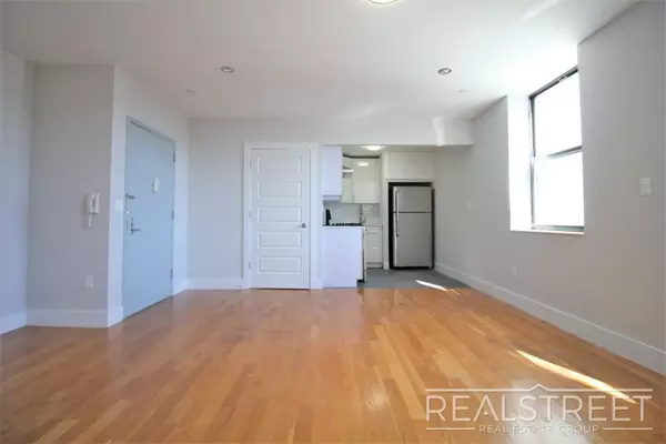 3 bedrooms apartment for rent in Elmhurst - Queens, New York