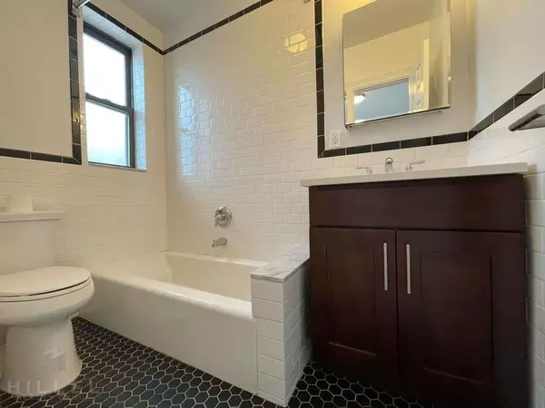 3 bedrooms apartment for rent in Astoria - Queens, New York