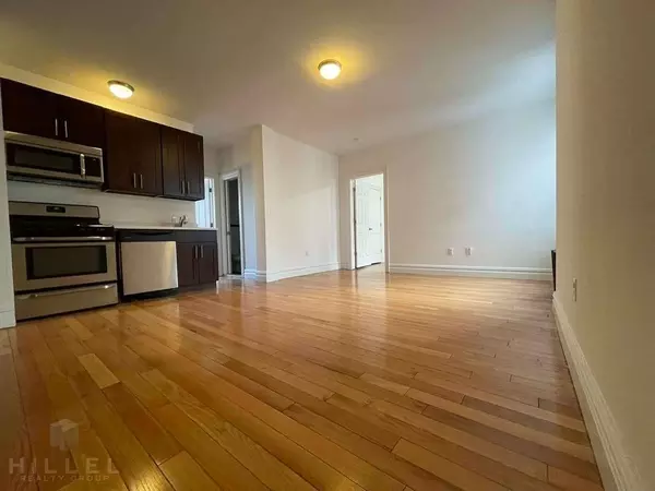 3 bedrooms apartment for rent in Astoria - Queens, New York